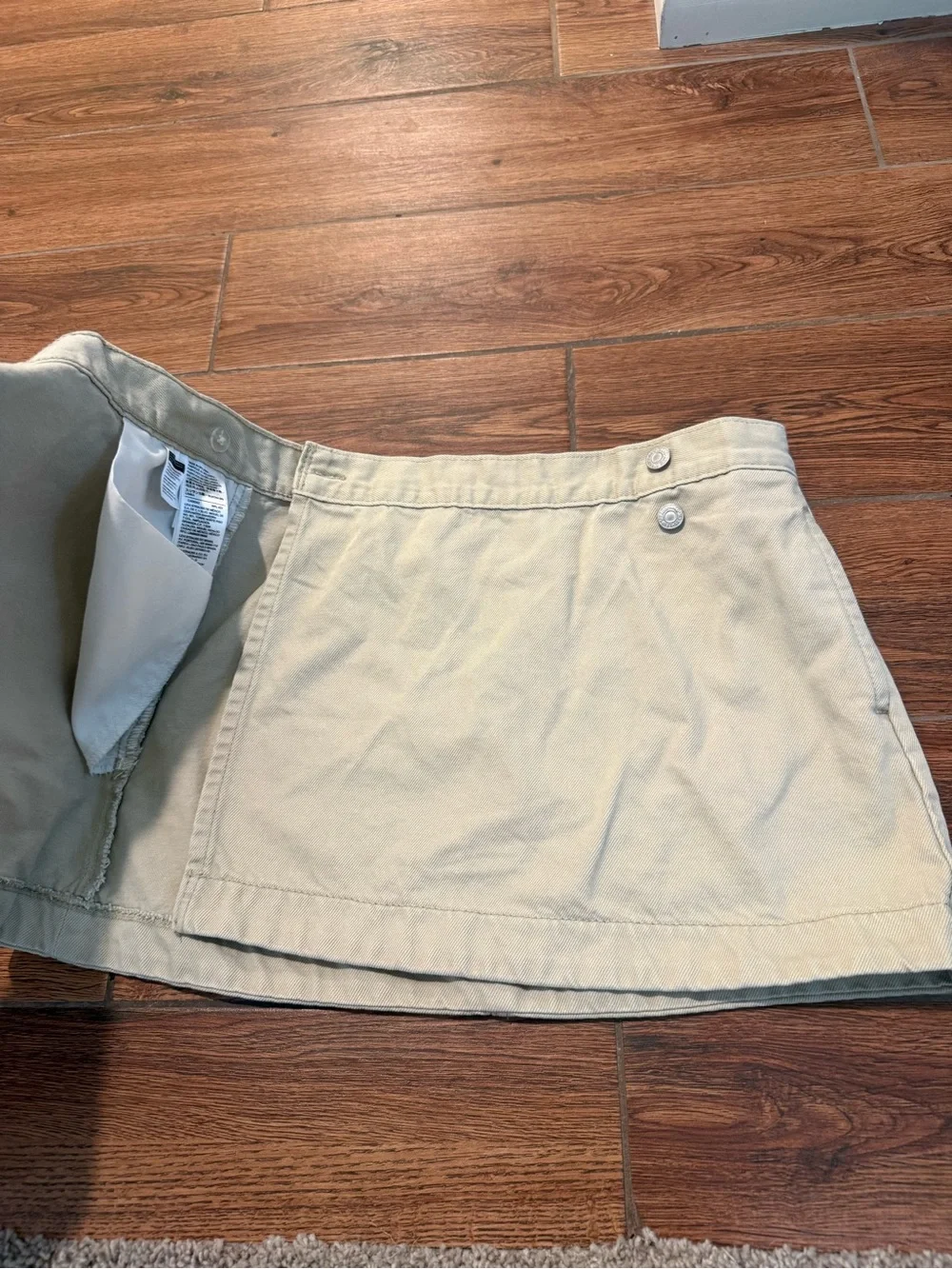 ✨Levi’s Wrap Around Skirt Women’s Cream Casual Safari